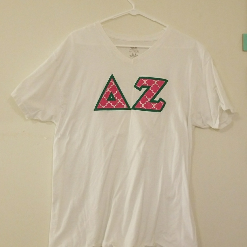 Delta Zeta stiched letters t Shirt L